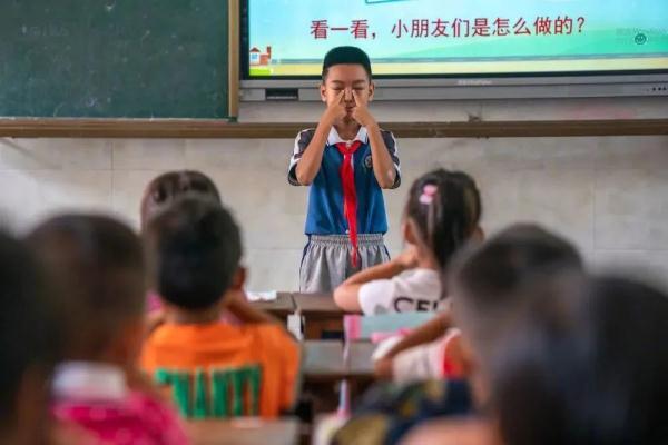 中国大陆小学生眼保健操，全国小学生眼保健操视频